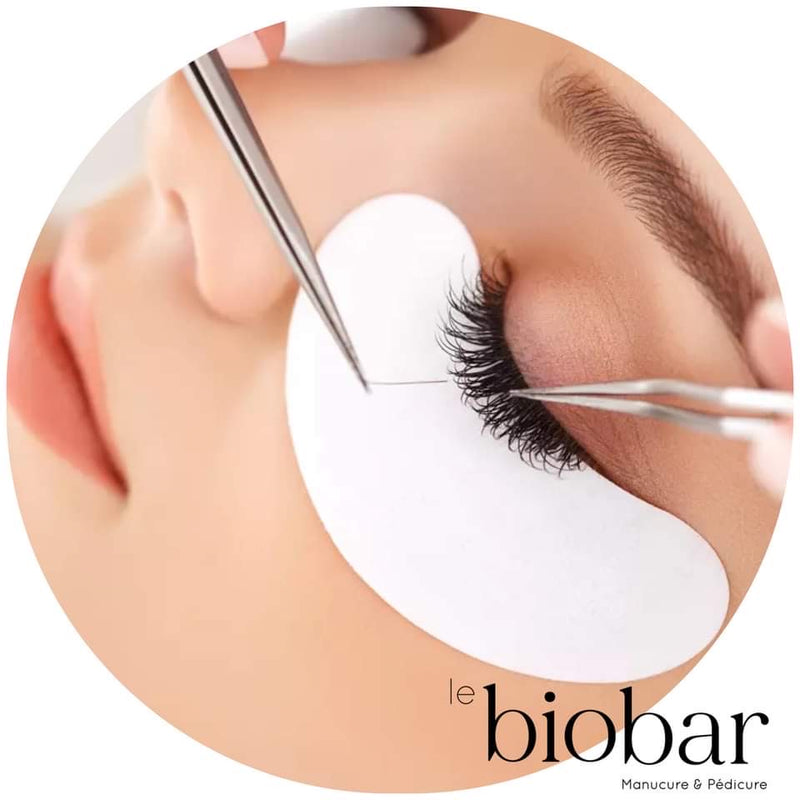 Laying Misencil eyelash extensions